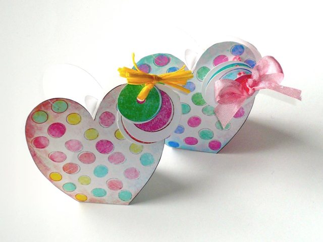 Polka dot heart box spring pastel